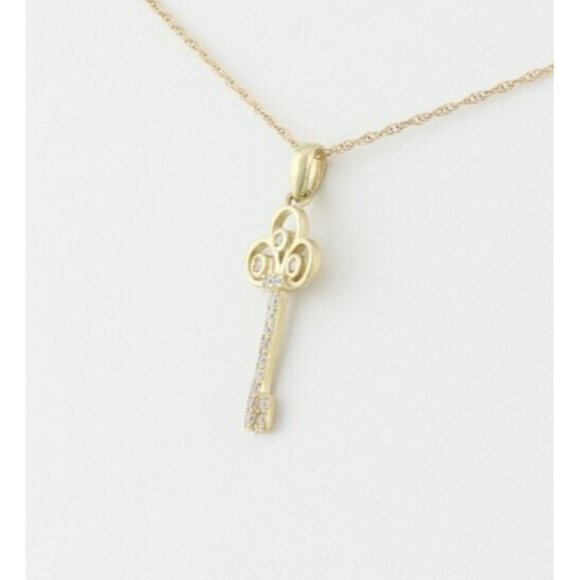 10k Yellow Gold Cubic Zirconia Key Necklace  18 inch chain - Picture 6 of 8